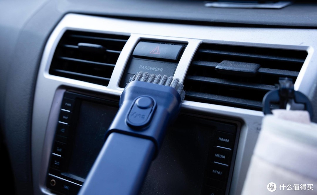车内清洁大杀器，安克创新eufy手持车载吸尘器体验