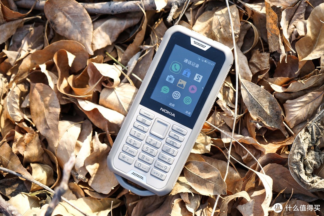 硬核不止于砸核桃 真三防手机诺基亚Nokia 800真机测评