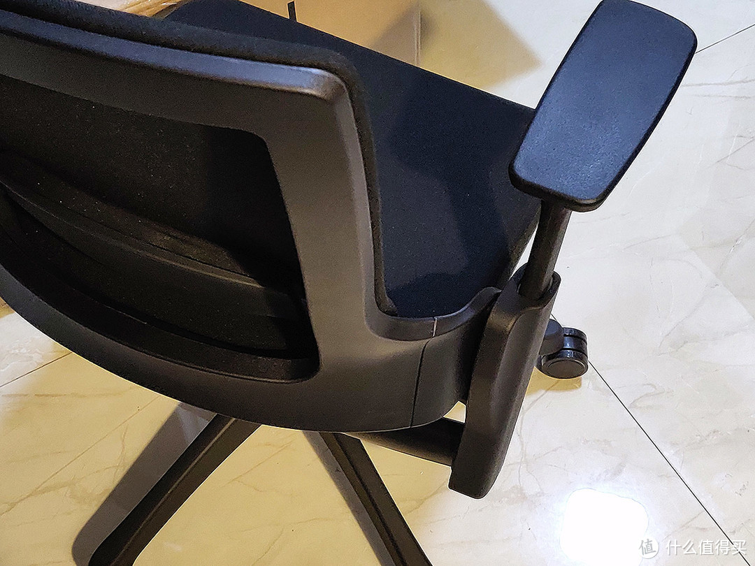 我的第一把人体工学电脑椅，挑来挑去最后选了UE永艺 Mellet