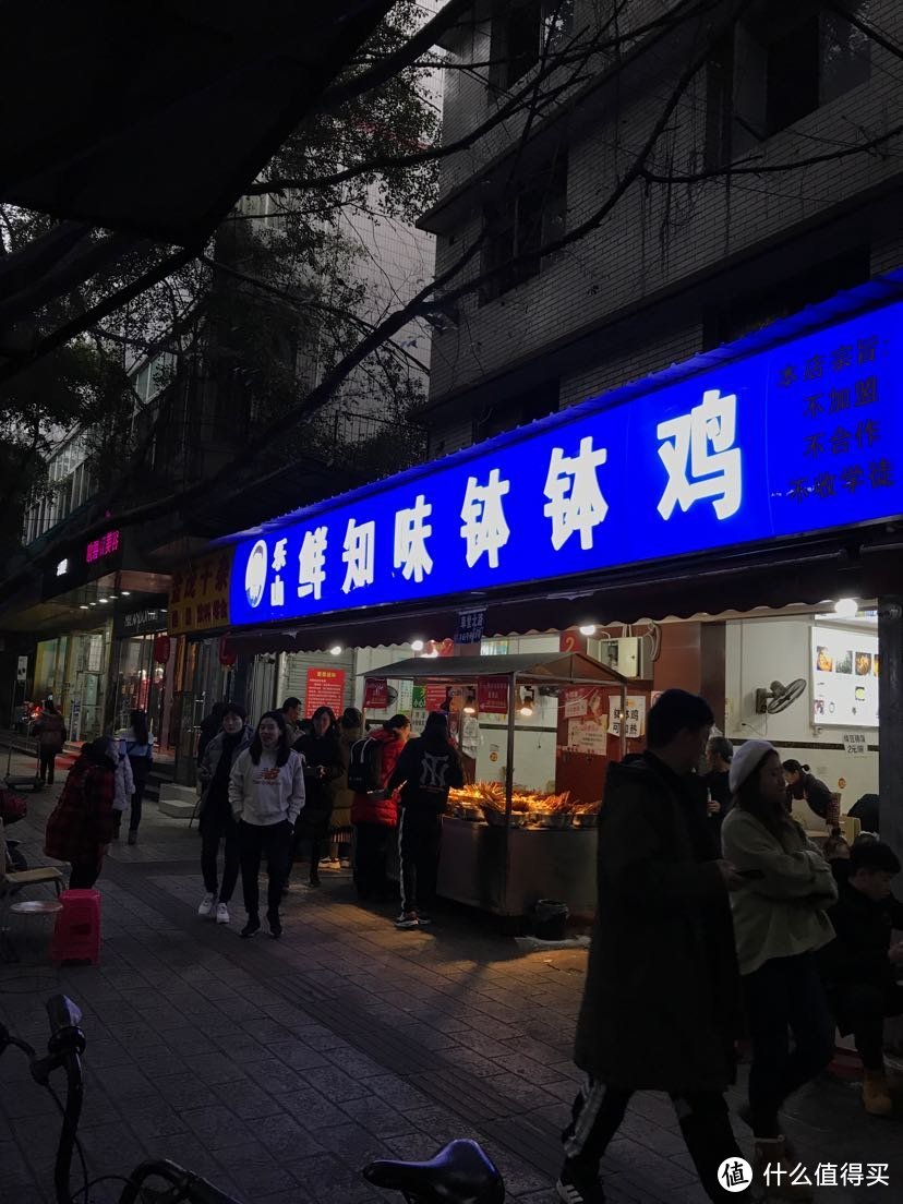 中间的一家店，被up主打卡