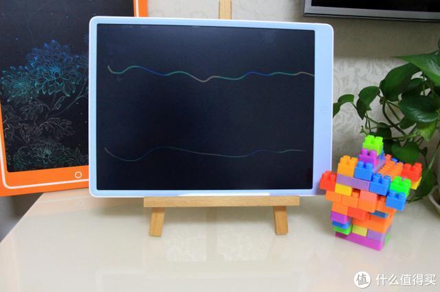 大空间创作，激发孩子创意思维：小寻16寸彩色液晶手写板