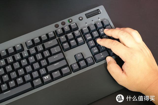 一把键盘三种连接方式，轻松控制PC 手机 平板电脑，Tt曜越G821飞行家三模机械键盘开箱体验