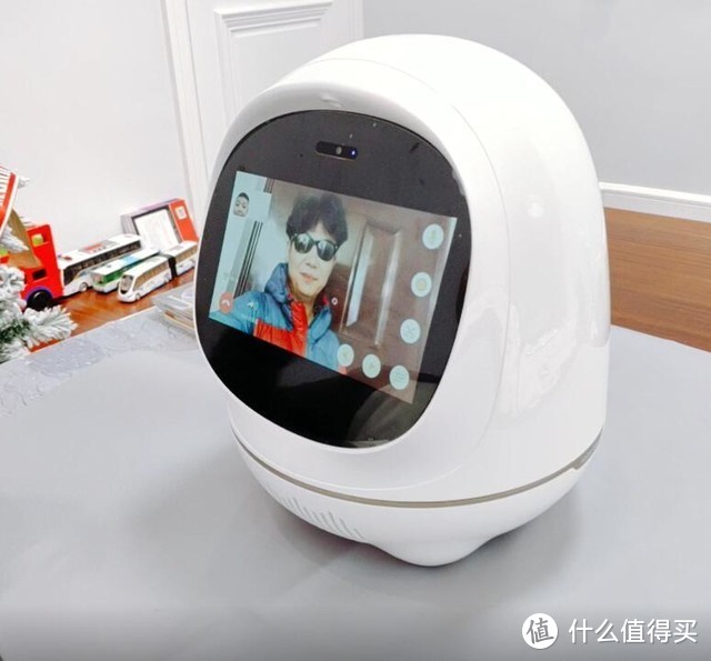 看阿尔法蛋大蛋2.0 AI学习机器人如何解决陪读焦虑症