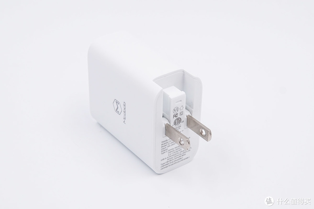 拆解报告：Mcdodo麦多多30W 1A1C USB PD快充充电器