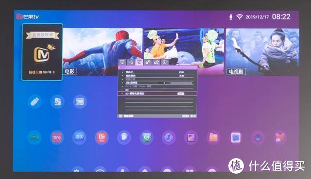 扔掉一成不变的电视机，现在流行在客厅放投影机！