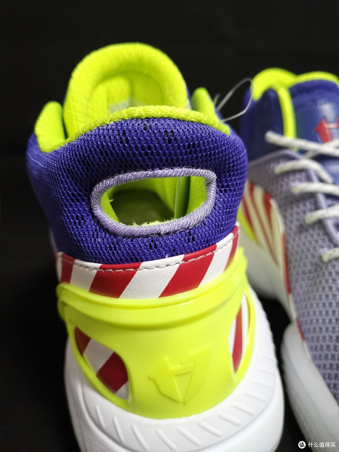 先驱7want系列采用了传统的鞋舌分离设计,在穿脱上非常的方便,这里要