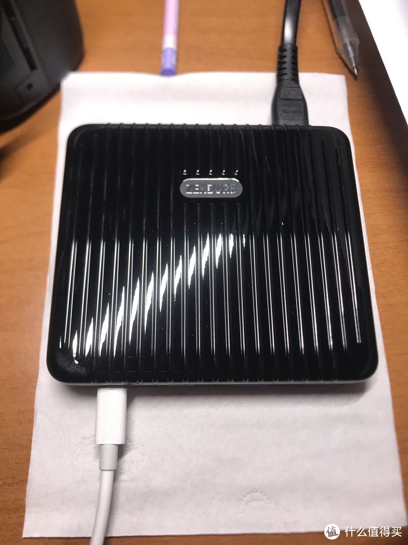 很像是小米60w6口充电器升级版