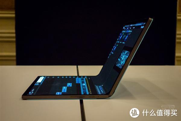 Intel展示折叠屏概念笔记本；TCL推出旗下首款5G手机