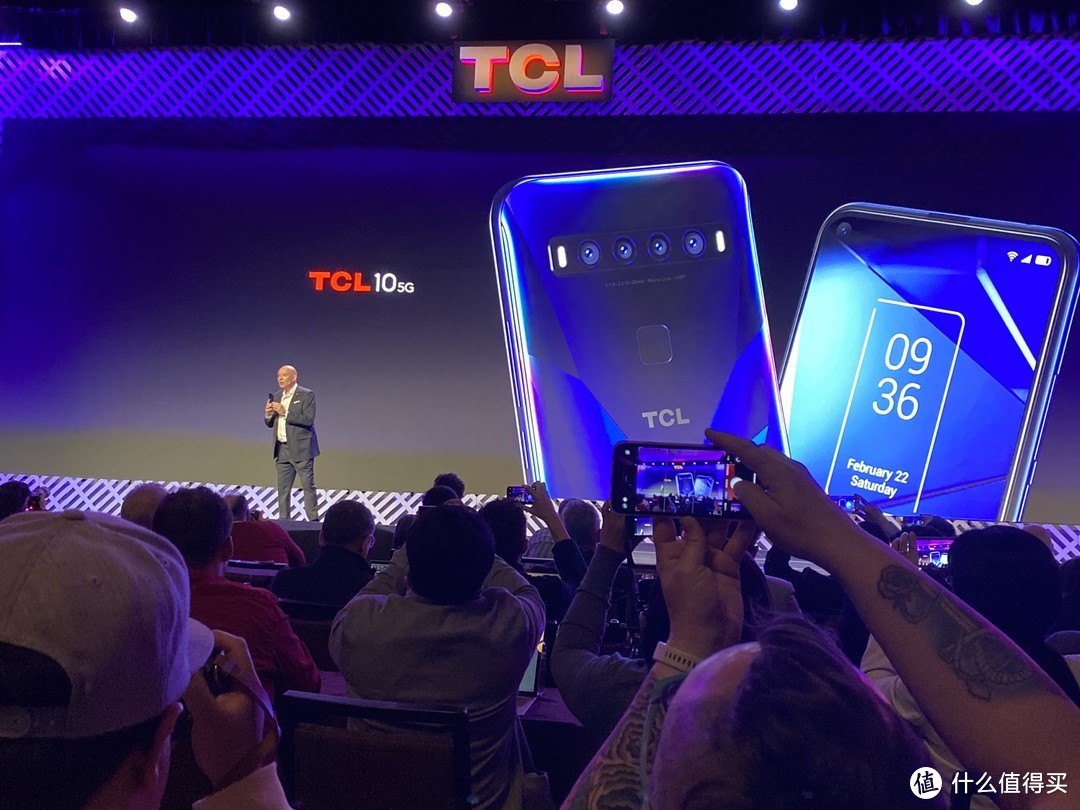 CES 2020：TCL首款5G手机来了！主打拍照设计太独特