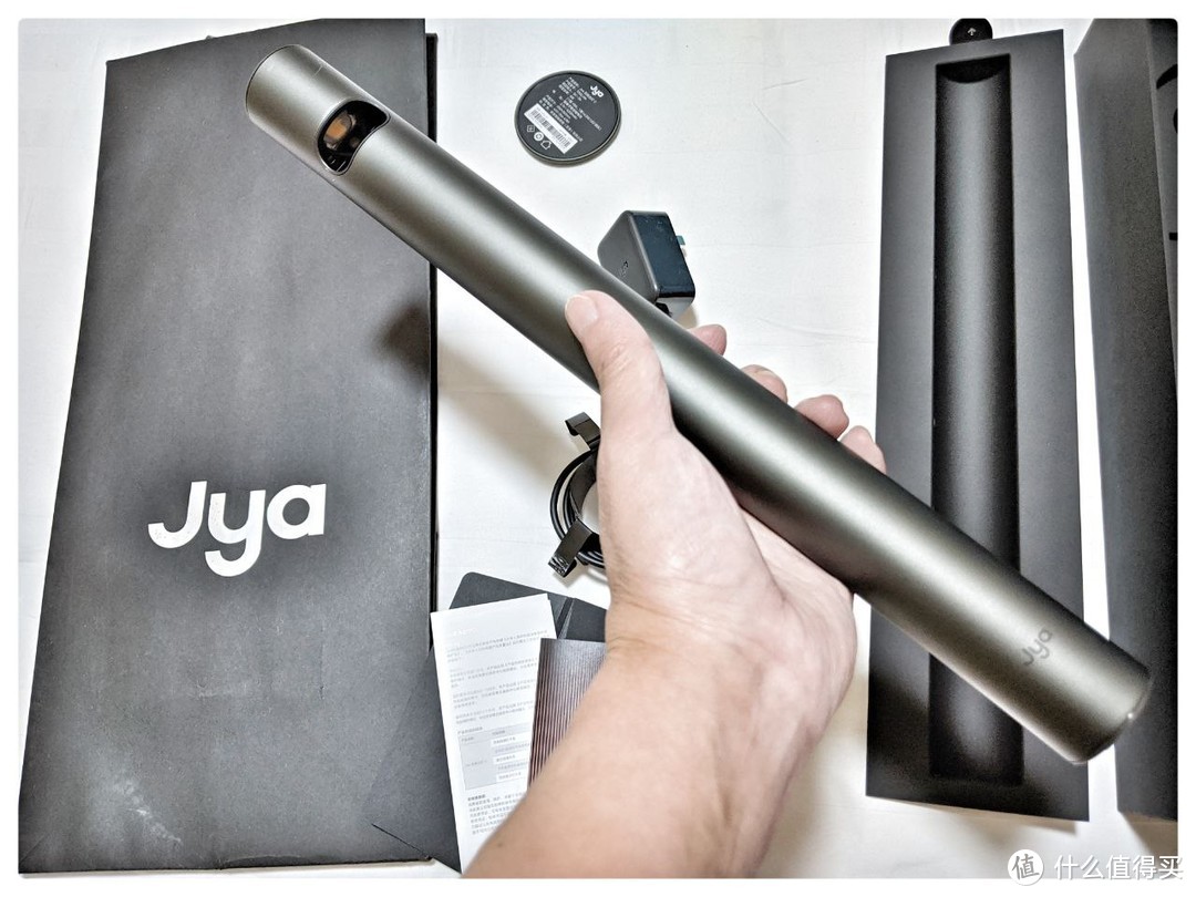 【未来科技范】Jya无线台灯C评测：内置电池可支持25小时无线使用