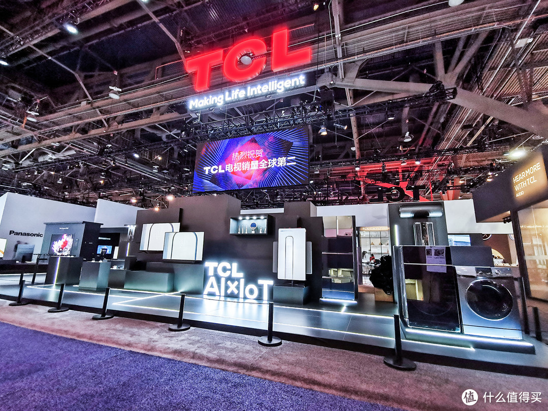 TCL 在CES大展上秀肌肉，8K、MiniLED、旋转电视纷纷亮相