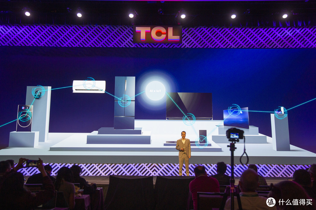 TCL 在CES大展上秀肌肉，8K、MiniLED、旋转电视纷纷亮相