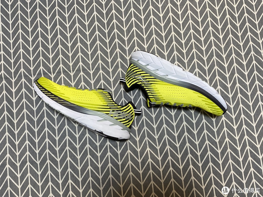 Hoka One One Clifton 5厚底跑鞋