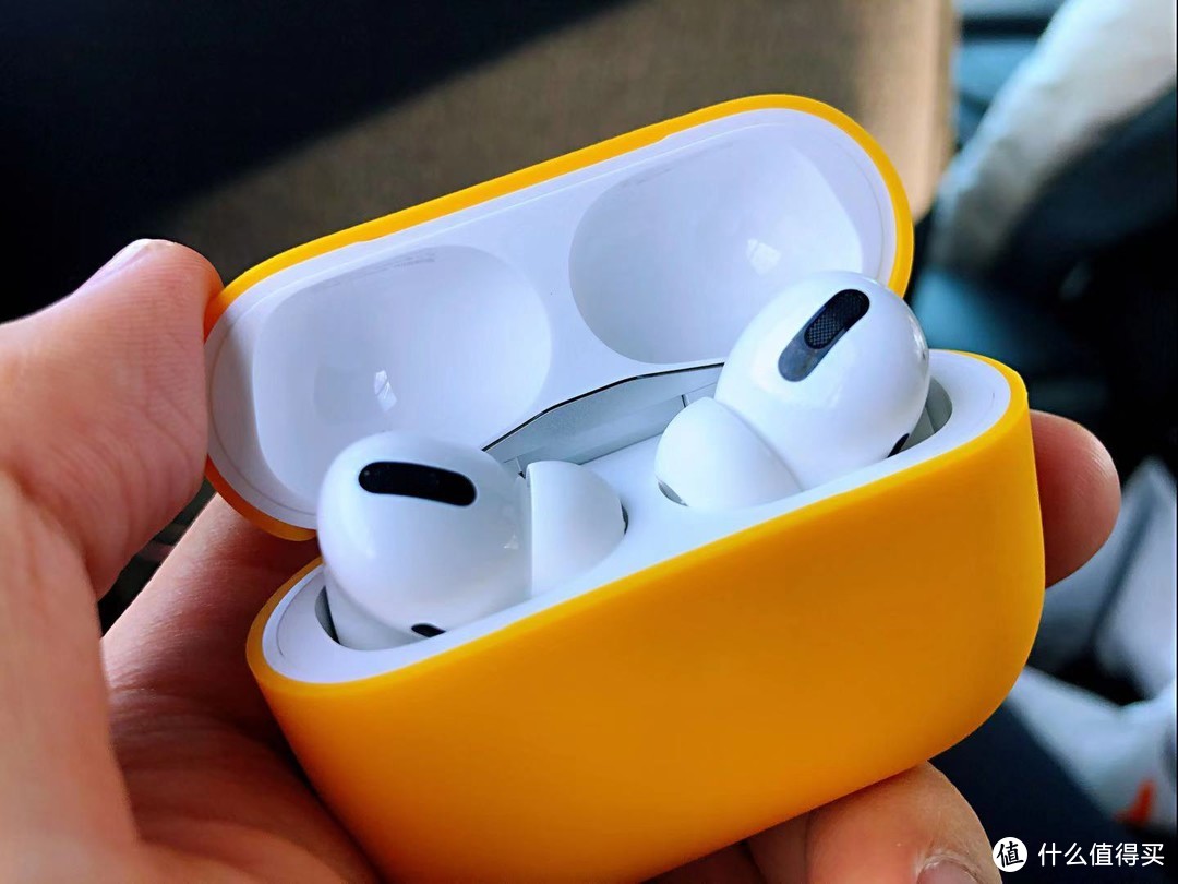 戴上套的AirPods Pro