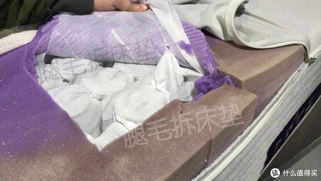 拆火遍全美的骚紫色purple床垫，创新型材料的拉扯力和弹力可真香