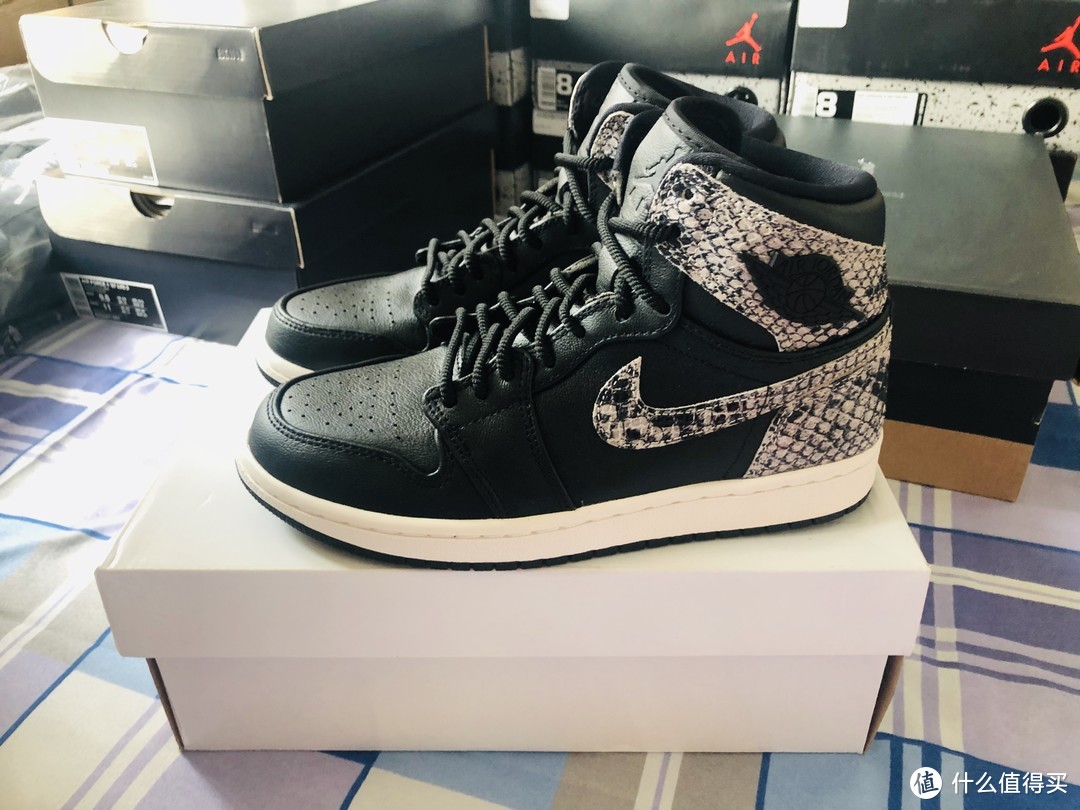 这是一双适合男生穿的女鞋--AIR JORDAN 1 蛇纹