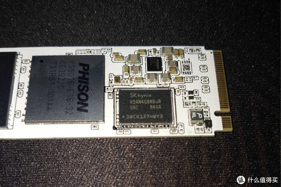 PCI-E 4.0加持，影驰 名人堂 HOF Pro 1TB测试