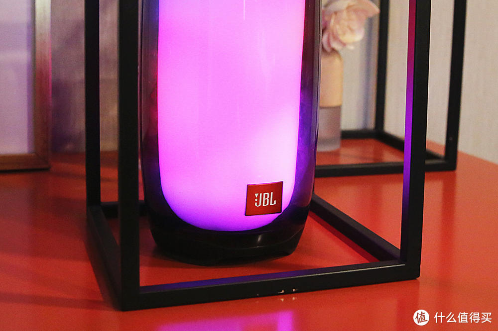 炫彩夺目，派对舞池必备娱乐神器——JBL PULSE4音乐脉动四代便携式蓝牙音箱