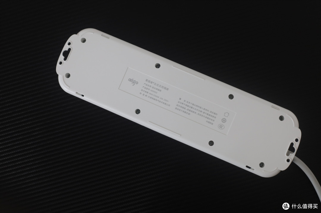 安全这点最重要外观复古的aigo爱国者防过载插线板