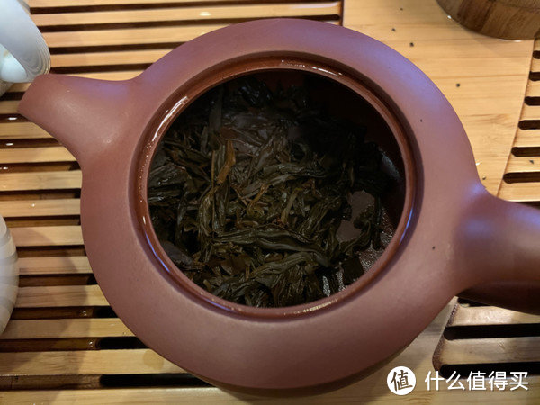 2泡后的茶底，基本舒展。