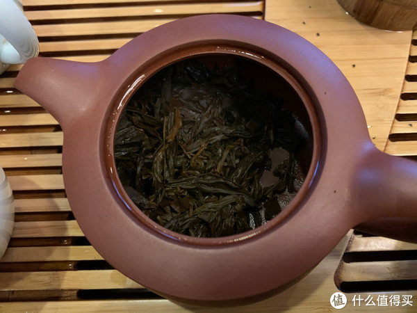 2泡后的茶底，基本舒展。