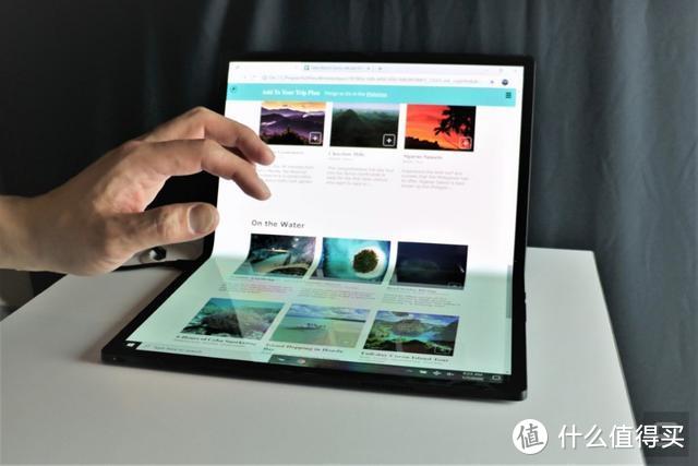 Intel 在 CES 上展示『 Horesshoe Bend 』摺叠笔记本概念机