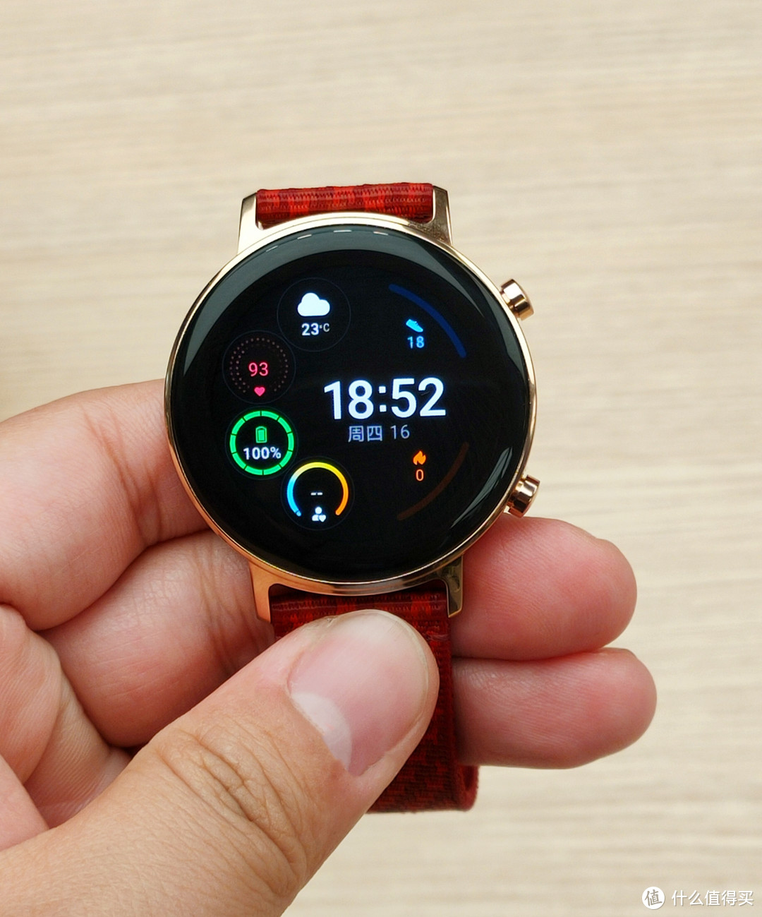 HUAWEI Watch GT 2 46mm和42mm的区别，看看新年双红表带款的值不值得买！