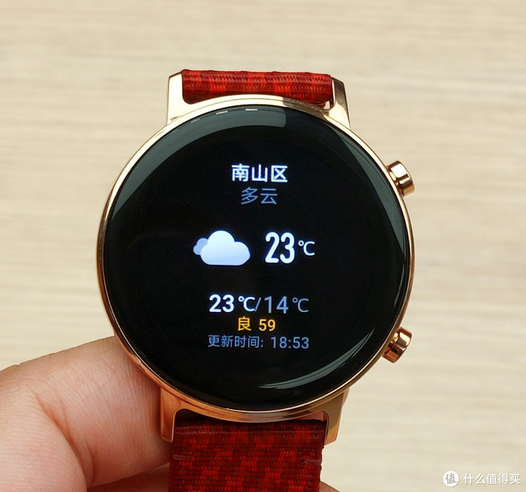 HUAWEI Watch GT 2 46mm和42mm的区别，看看新年双红表带款的值不值得买！