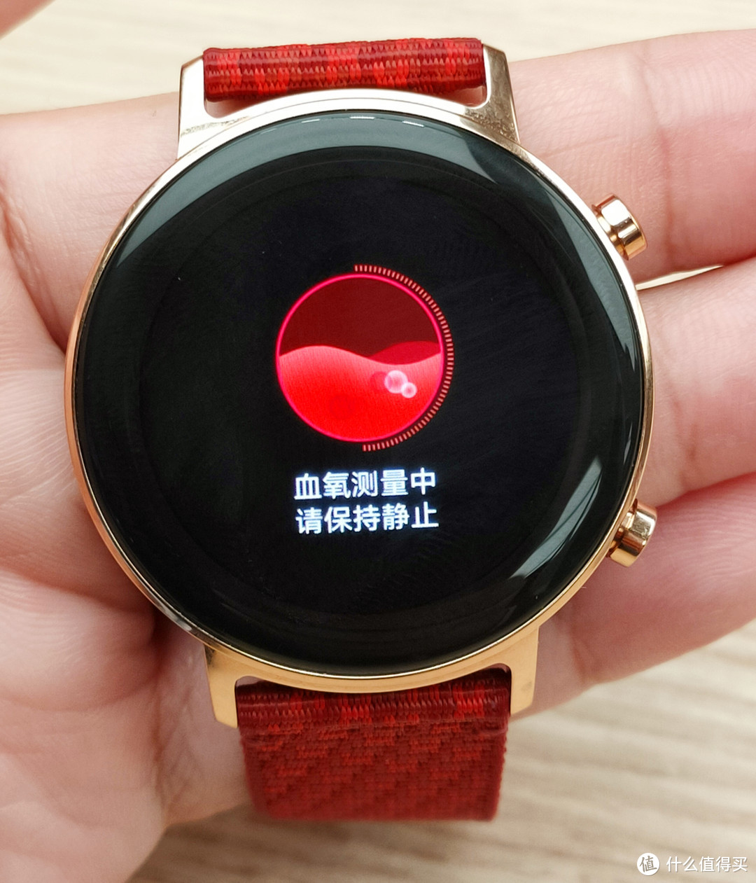 HUAWEI Watch GT 2 46mm和42mm的区别，看看新年双红表带款的值不值得买！