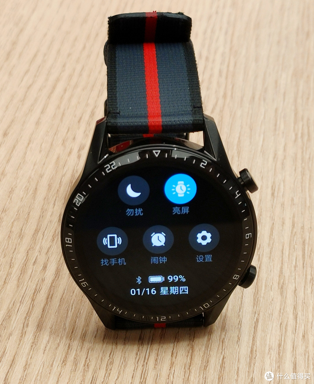 HUAWEI Watch GT 2 46mm和42mm的区别，看看新年双红表带款的值不值得买！