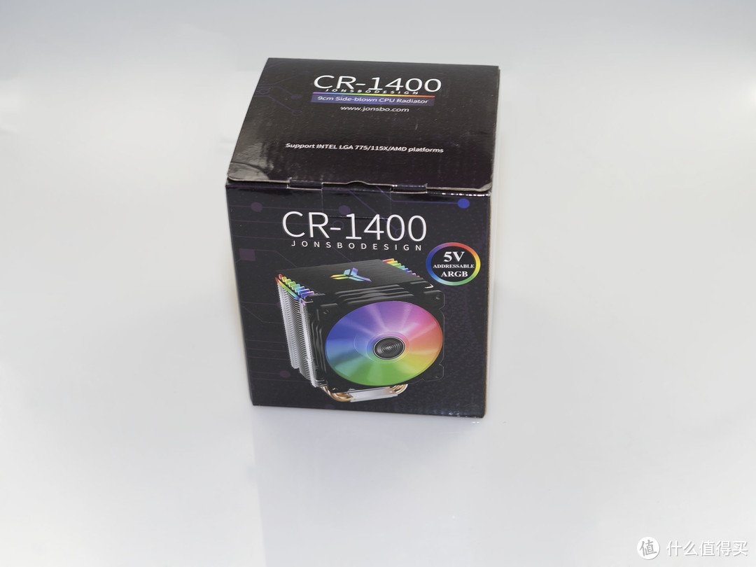 ▲CR-1400，除了便宜，高度控制在130mm，侧吹可配合机箱顶部风扇快速散热，切合我的需求，RGB当然也是加分项目，但是是5V ARGB，需要用灯带的3pin转接过去，实测主板光控有效。