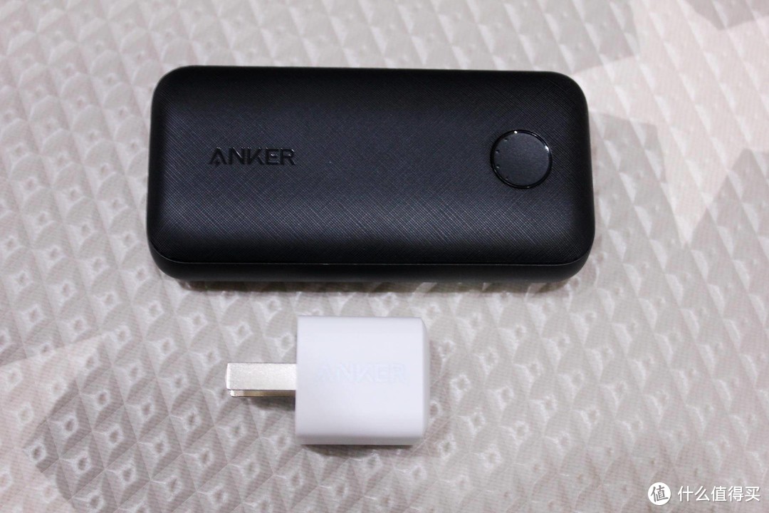 PD快充时代的小巧之选 - Anker 10000毫安双向PD快充移动电源