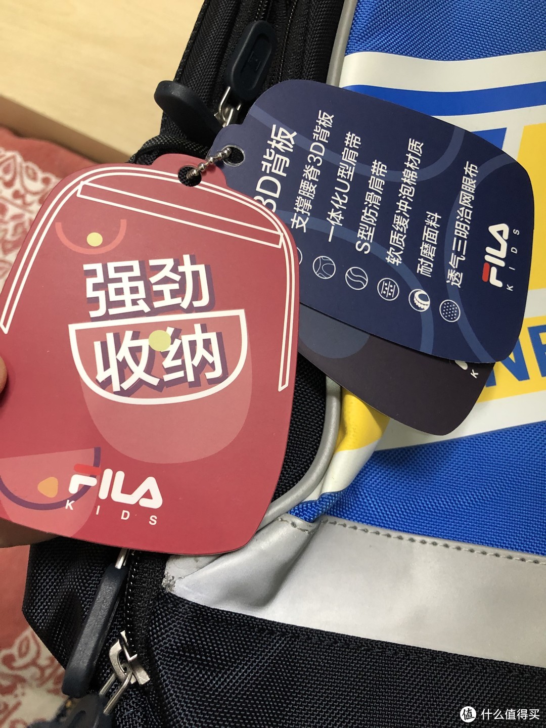 张大妈馈赠的年货—实用的FILA KIDS Originale系列运动风双肩儿童书包（附赠笔袋）