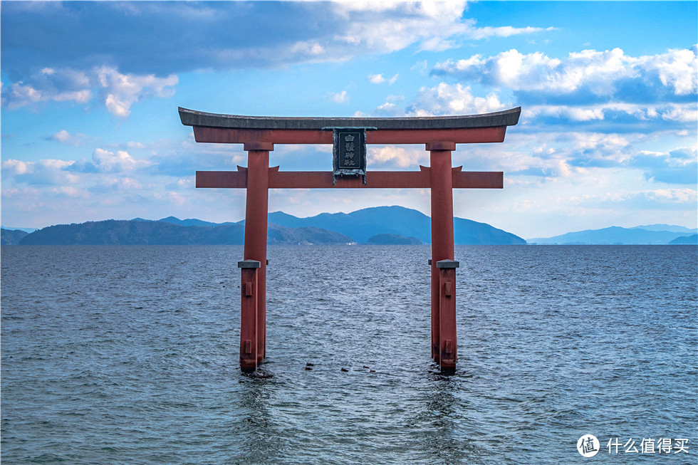 水中鸟居很出名，全日本除了严岛大鸟居在海里的，其次就是这个琵琶湖的白须鸟居。这次没能去广岛看严岛神社，算弥补下遗憾吧。