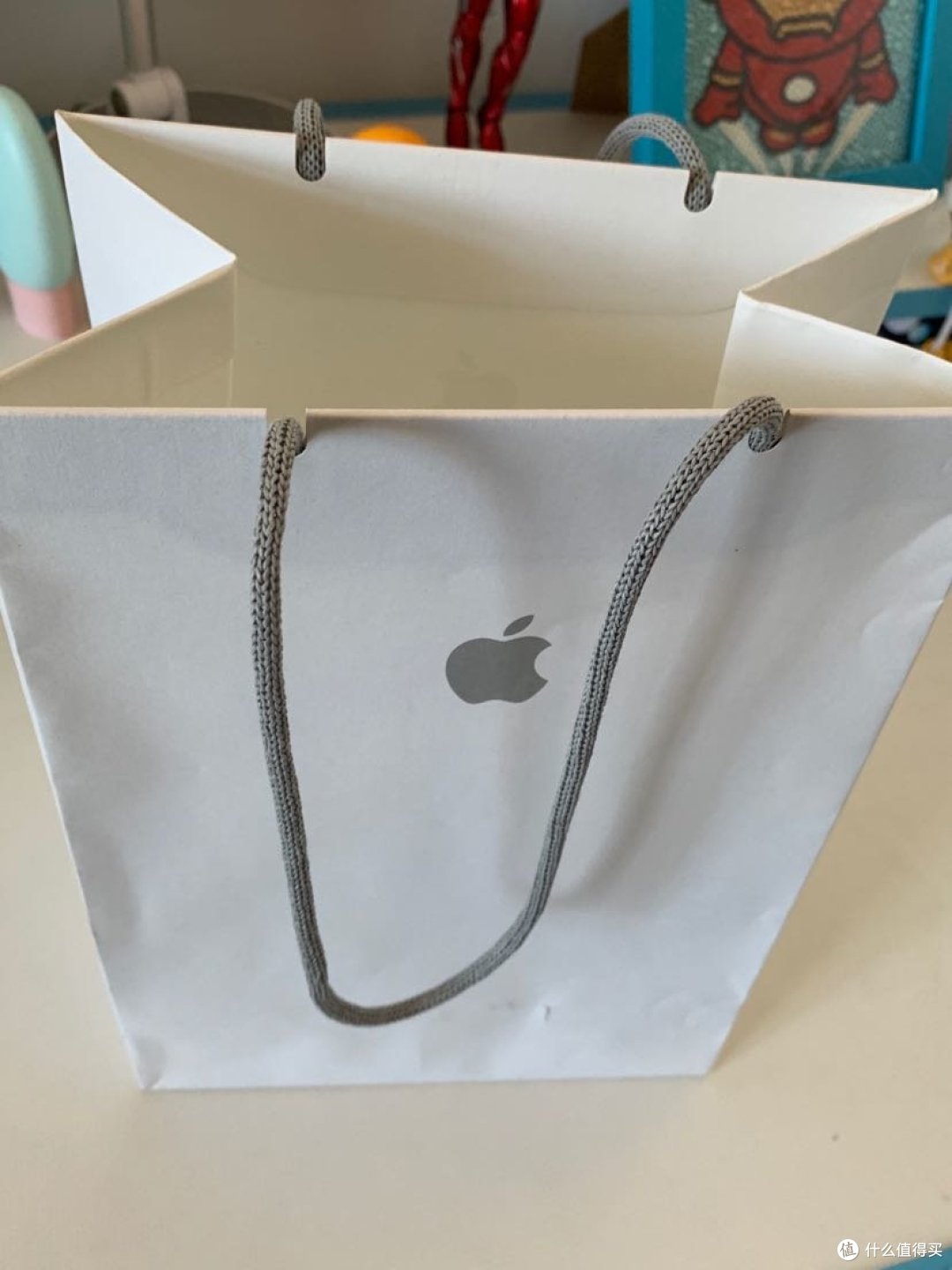 实体店购买附送的手提袋