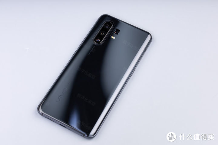 这样的月亮你肯定没拍过  vivo X30 Pro 5G看月夜之美