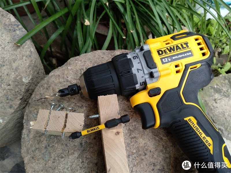 得心应手，一手掌握---得伟（DEWALT）DCD701M 12V无刷多功能双速锂电钻入手体验