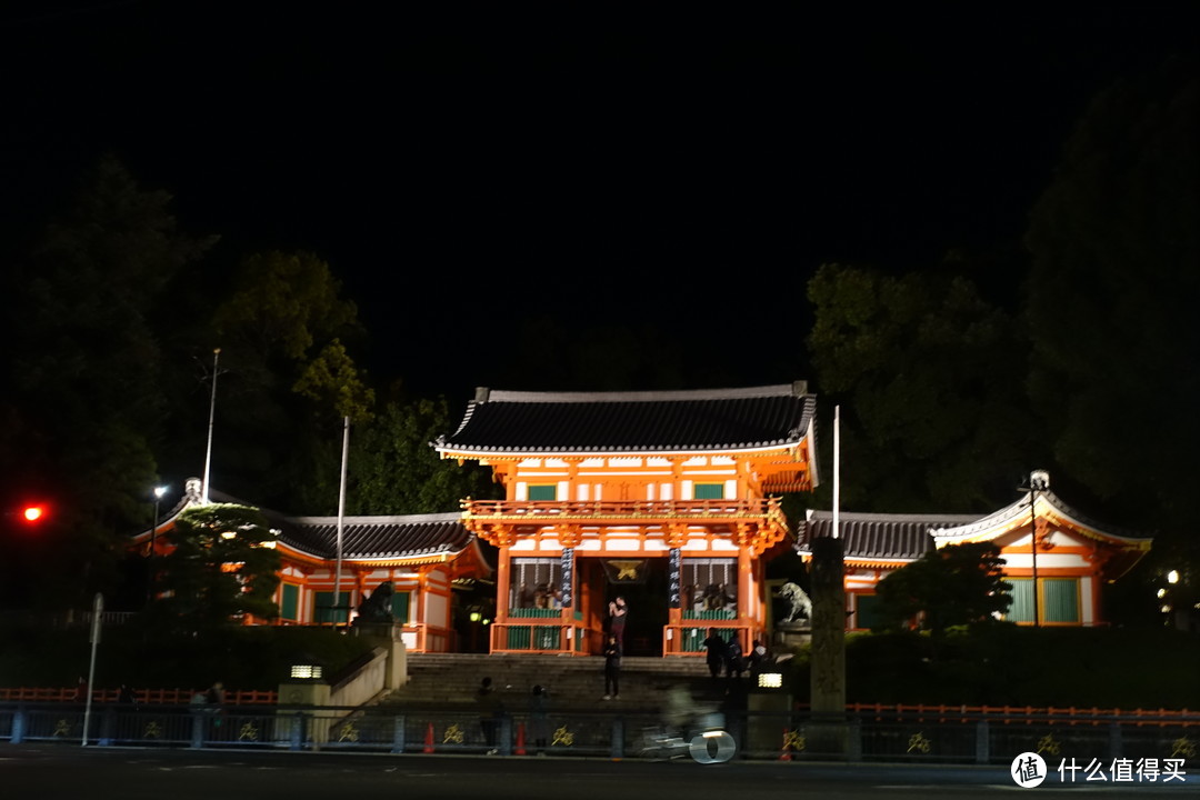 夜晚的八坂神社有点神秘