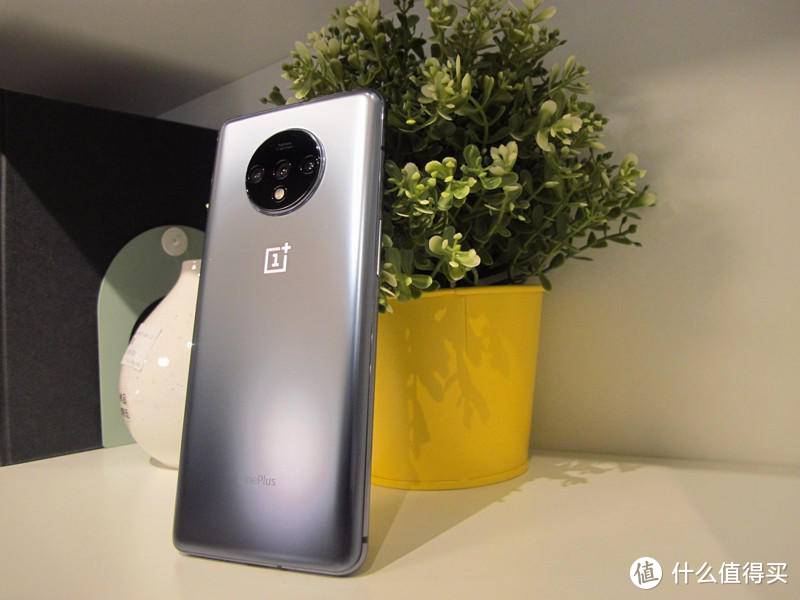 一加 OnePlus 7T：生而流畅 影像全能