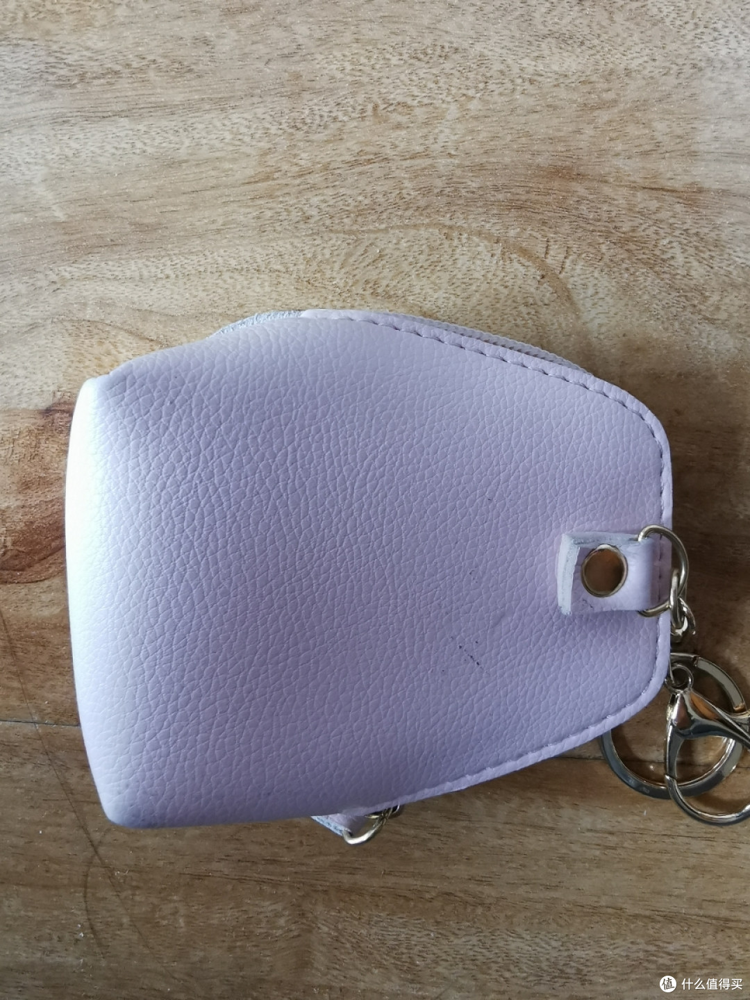 还可以,用半年还很干净翅膀背面有两处起线了,不是太明显,还是给人家