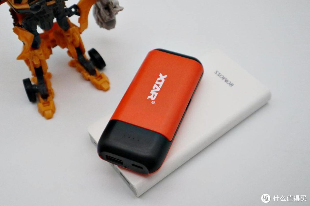 小巧的充电宝，自带电池-XTAR PB2C充电宝分享