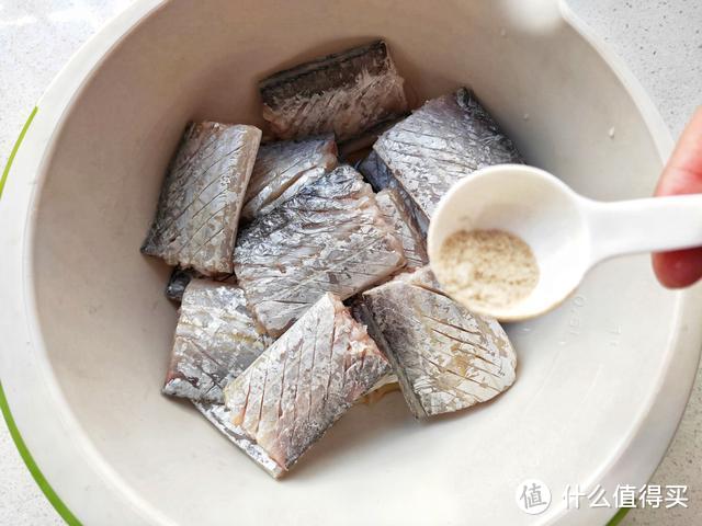 这鱼才6元一斤，简单一做，外酥里嫩，比肉还香，儿子最喜欢吃