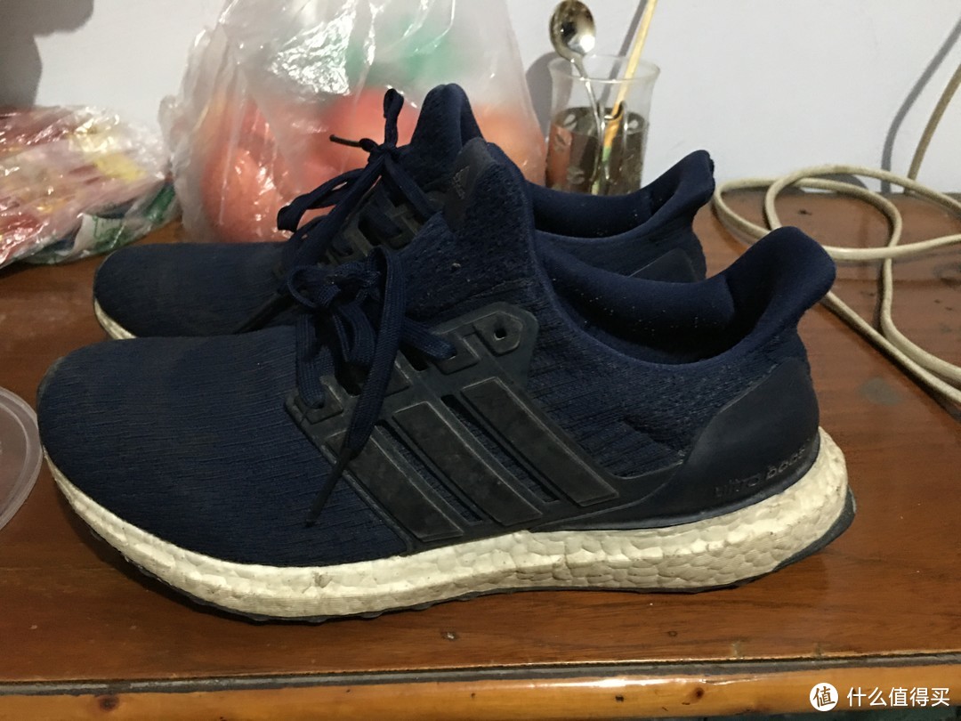 阿迪达斯uboost我穿两年多了，也没发黄啊，藏青涩的boost鞋