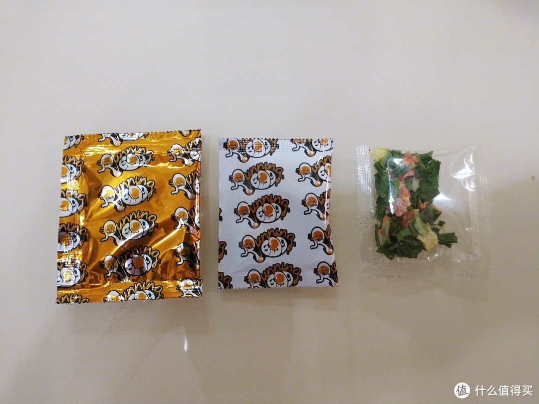 尝新7款速食面/饭，这碗【奔跑吧蛋蛋】干拌面能把我从睡梦中香醒