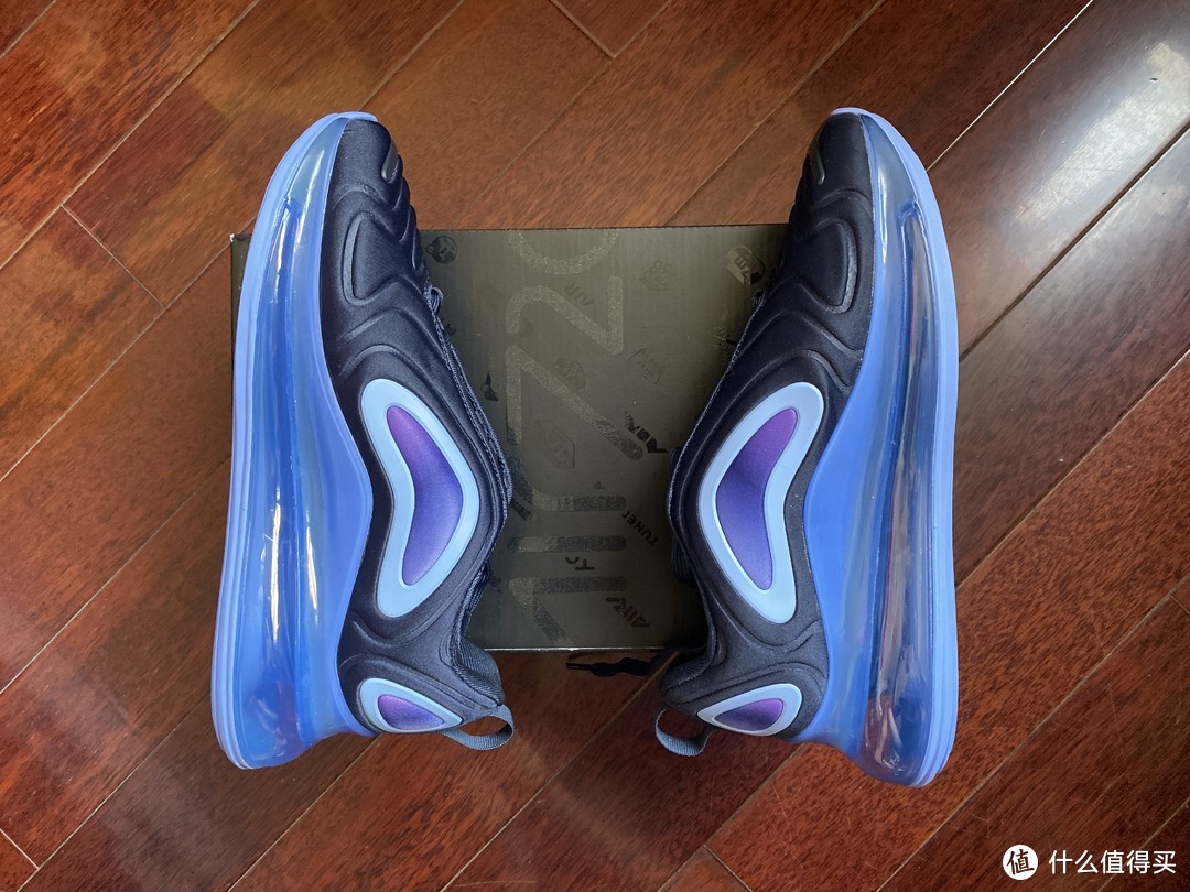 Nike最新的气垫形态——Air Max 720休闲鞋