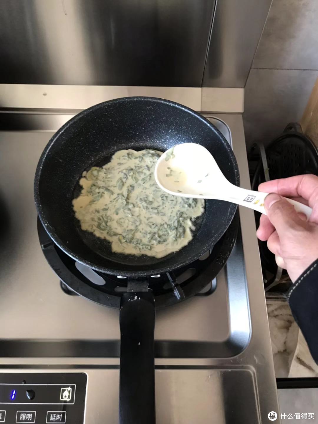 一平勺即可铺平煎制