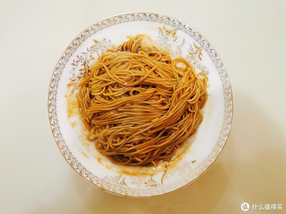 尝新7款速食面/饭，这碗【奔跑吧蛋蛋】干拌面能把我从睡梦中香醒