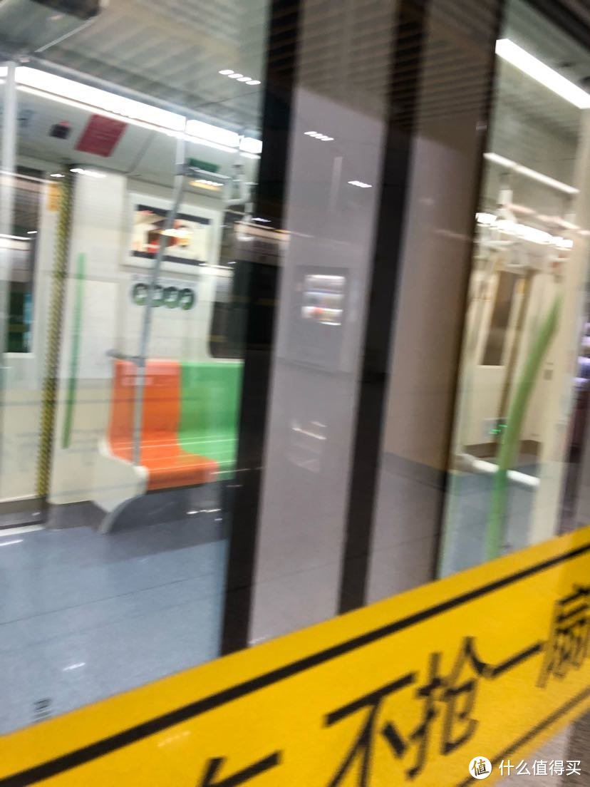 疫情来袭，正月初七开始上班了，看看上海的现状？上班的人多吗？地铁人多吗
