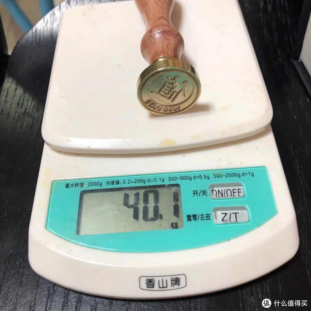 木柄手感温润流畅，总重40g