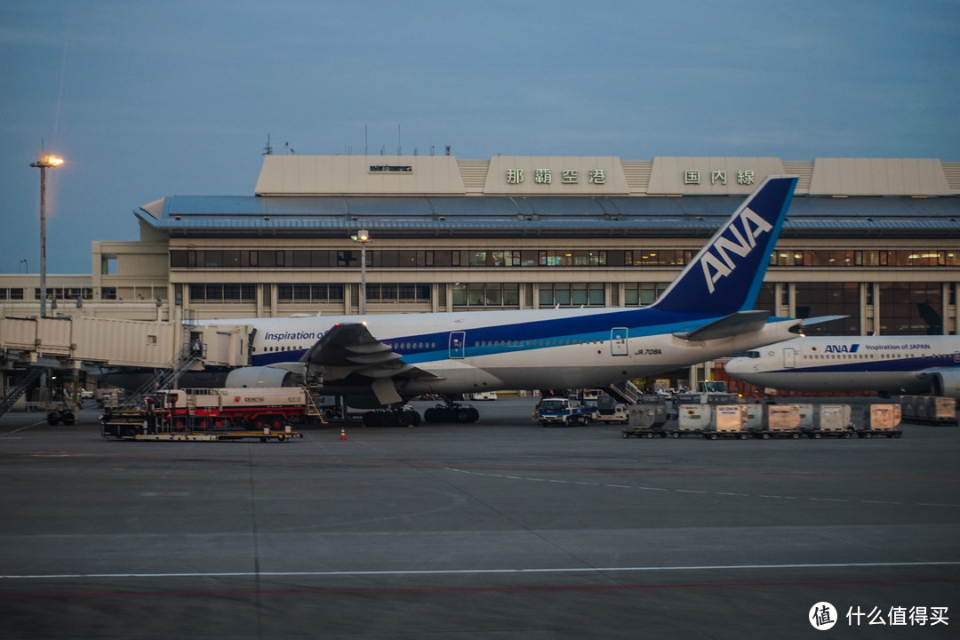 那霸空港是军民两用，国内线大概一半以上是全日航空